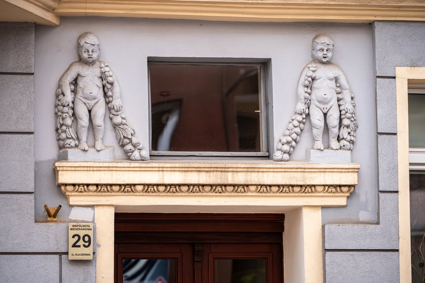 Kamienice i detale architektoniczne na ulicy Nowowiejskiej i sąsiednich ulicach