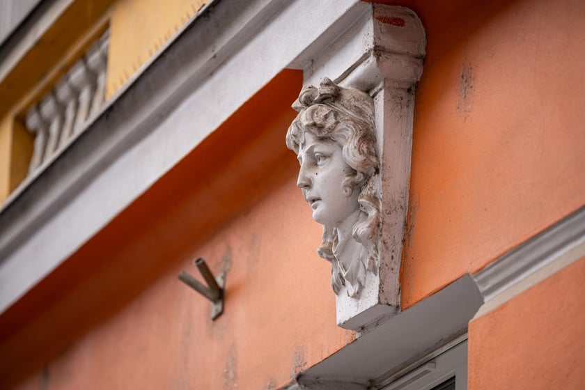 Kamienice i detale architektoniczne na ulicy Nowowiejskiej i sąsiednich ulicach