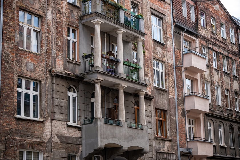 Kamienice i detale architektoniczne na ulicy Nowowiejskiej i sąsiednich ulicach