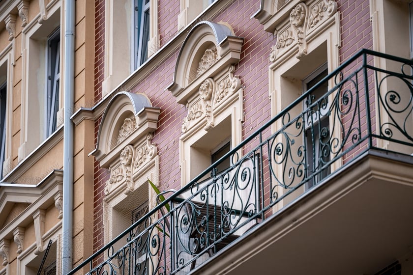 Kamienice i detale architektoniczne na ulicy Nowowiejskiej i sąsiednich ulicach