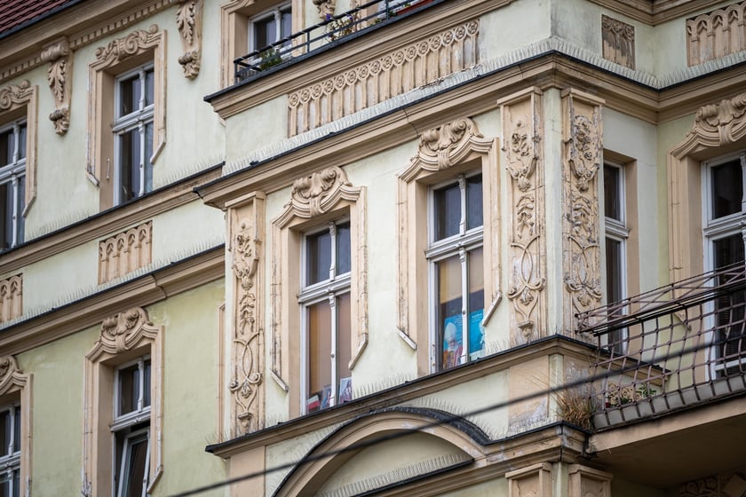 Kamienice i detale architektoniczne na ulicy Nowowiejskiej i sąsiednich ulicach
