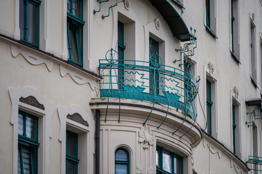 Kamienice i detale architektoniczne na ulicy Nowowiejskiej i sąsiednich ulicach