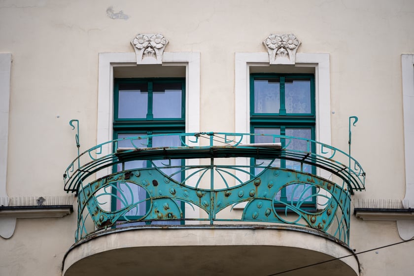 Kamienice i detale architektoniczne na ulicy Nowowiejskiej i sąsiednich ulicach