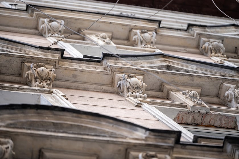 Kamienice i detale architektoniczne na ulicy Nowowiejskiej i sąsiednich ulicach