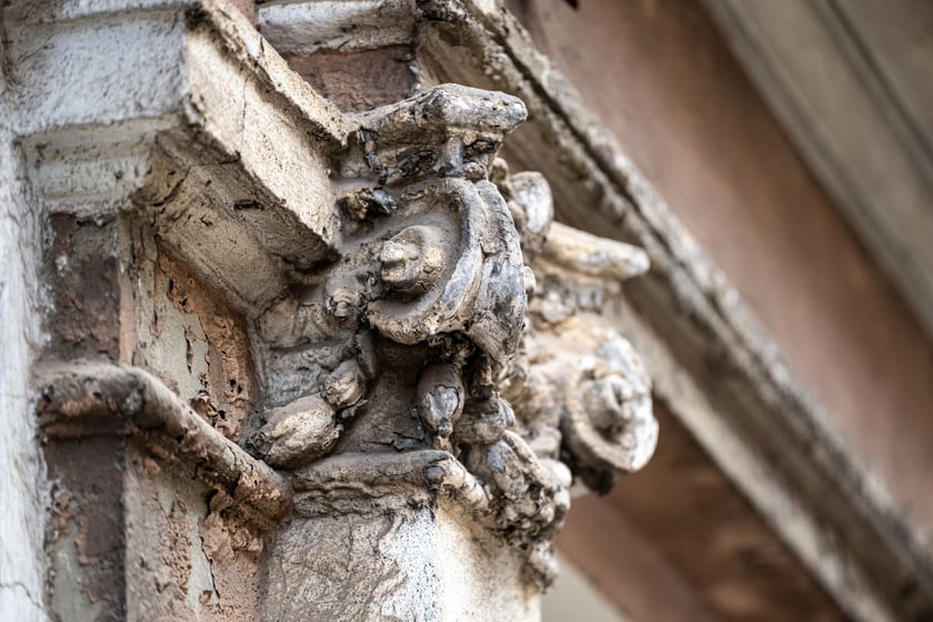 Kamienice i detale architektoniczne na ulicy Nowowiejskiej i sąsiednich ulicach