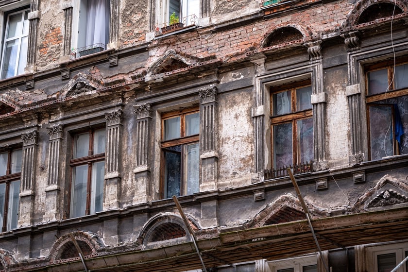 Kamienice i detale architektoniczne na ulicy Nowowiejskiej i sąsiednich ulicach