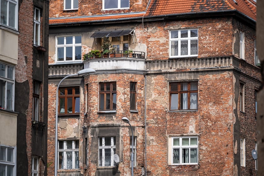Kamienice i detale architektoniczne na ulicy Nowowiejskiej i sąsiednich ulicach