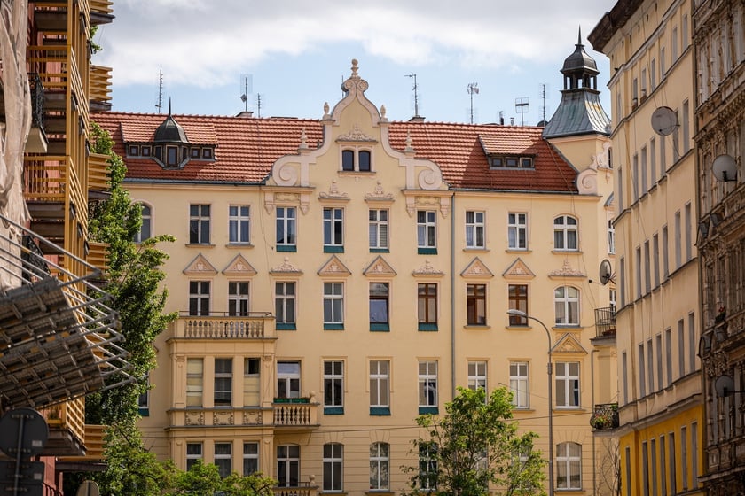 Kamienice i detale architektoniczne na ulicy Nowowiejskiej i sąsiednich ulicach