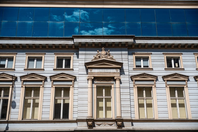 Kamienice i detale architektoniczne na ulicy Nowowiejskiej i sąsiednich ulicach