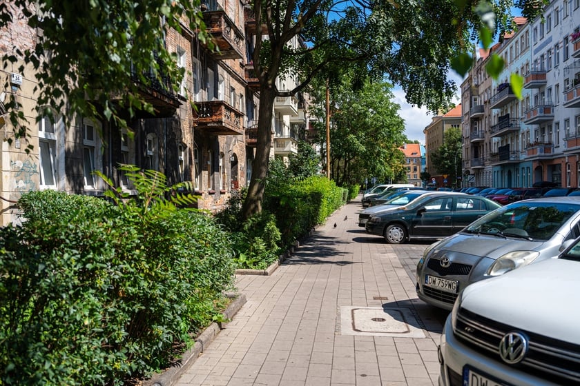 Kamienice i detale architektoniczne na ulicy Nowowiejskiej i sąsiednich ulicach