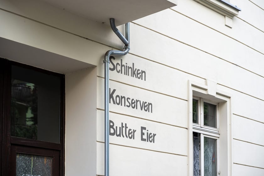 Kamienice i detale architektoniczne na ulicy Nowowiejskiej i sąsiednich ulicach