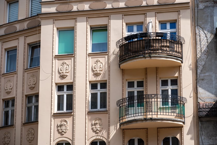 Kamienice i detale architektoniczne na ulicy Nowowiejskiej i sąsiednich ulicach