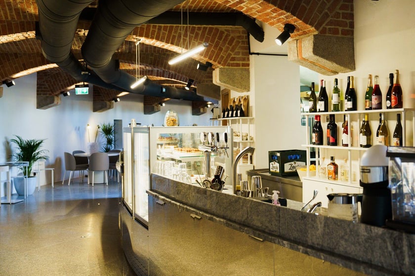 Dolny bar i kawiarnia w Bastionie Sakwowym już otwarte. Tak wyglądają w środku