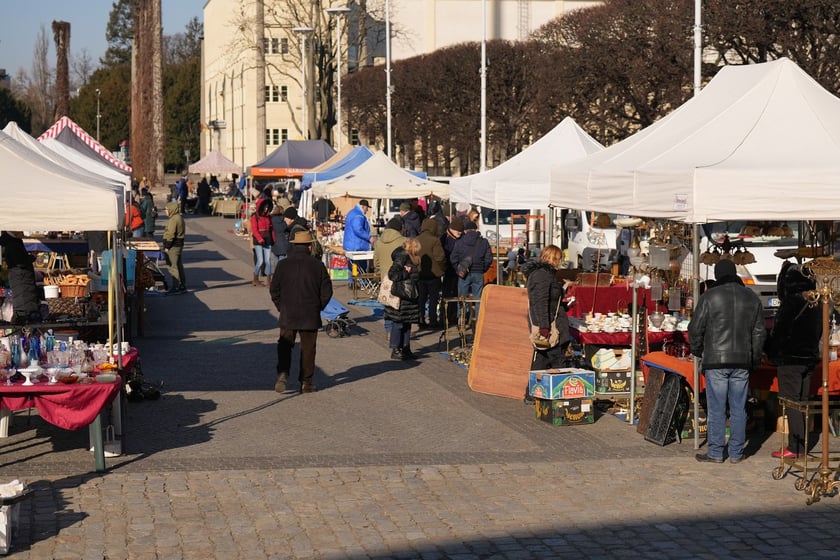 Giełda Staroci pod Halą Stulecia we Wrocławiu