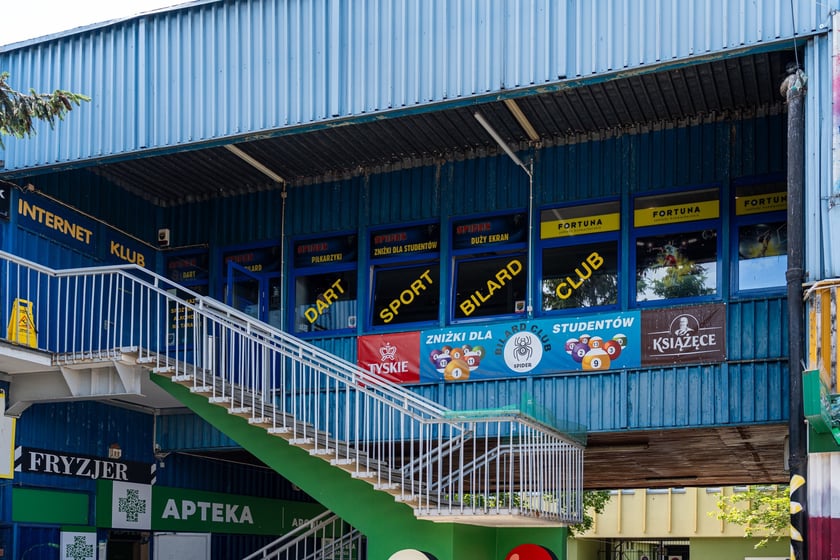Budynki handlowe ul. Trwała 7, zdjęcia z lipca 2024