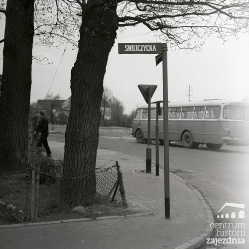 Autobus Jelcz 043 na ulicy Swojczyckiej w roku 1971