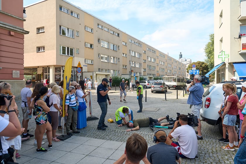 Inscenizowana akcja ratunkowa w ramach Wrocławskiej Akademii Pierwszej Pomocy