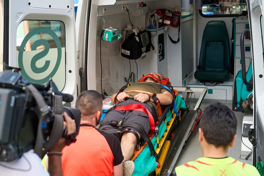 Inscenizowana akcja ratunkowa w ramach Wrocławskiej Akademii Pierwszej Pomocy