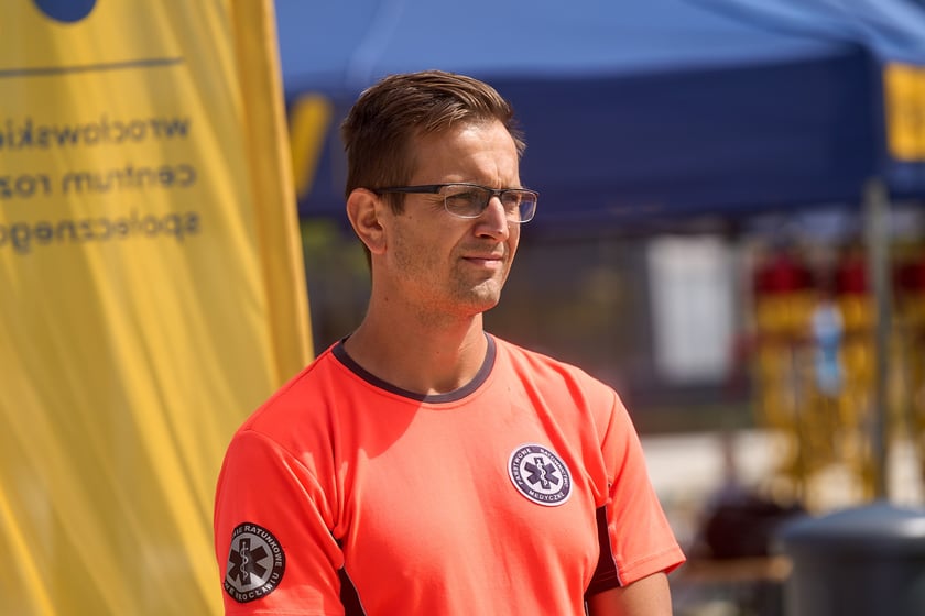 Inscenizowana akcja ratunkowa w ramach Wrocławskiej Akademii Pierwszej Pomocy