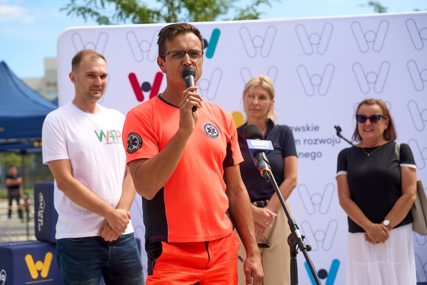 Inscenizowana akcja ratunkowa w ramach Wrocławskiej Akademii Pierwszej Pomocy