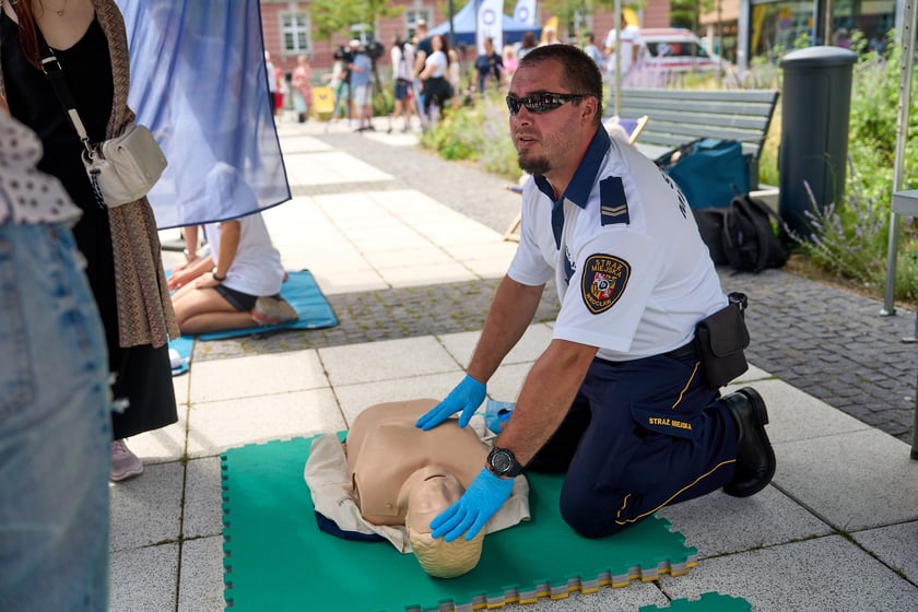 Inscenizowana akcja ratunkowa w ramach Wrocławskiej Akademii Pierwszej Pomocy