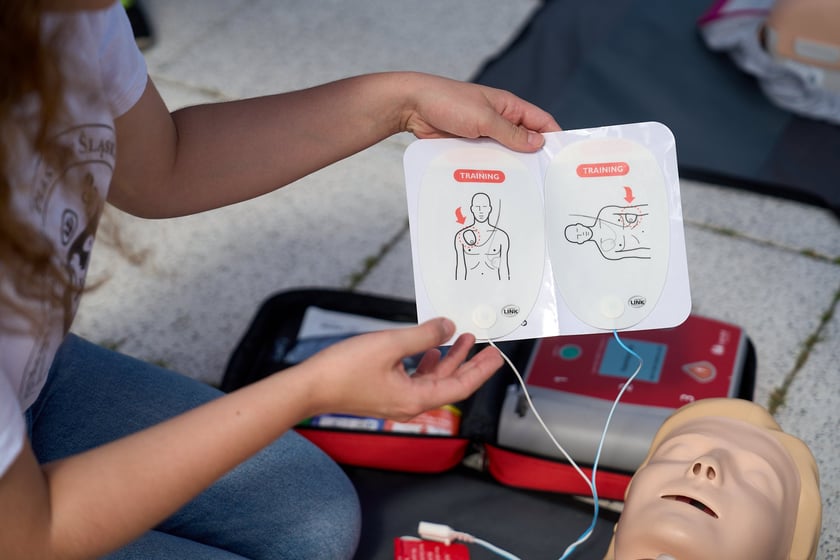 Inscenizowana akcja ratunkowa w ramach Wrocławskiej Akademii Pierwszej Pomocy