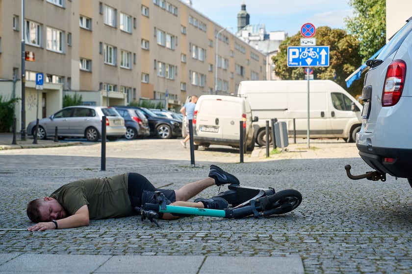Inscenizowana akcja ratunkowa w ramach Wrocławskiej Akademii Pierwszej Pomocy