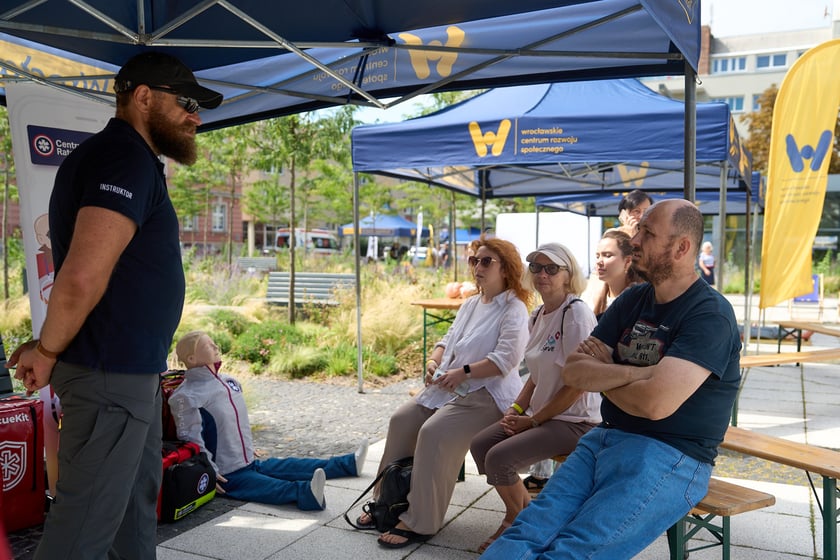 Inscenizowana akcja ratunkowa w ramach Wrocławskiej Akademii Pierwszej Pomocy