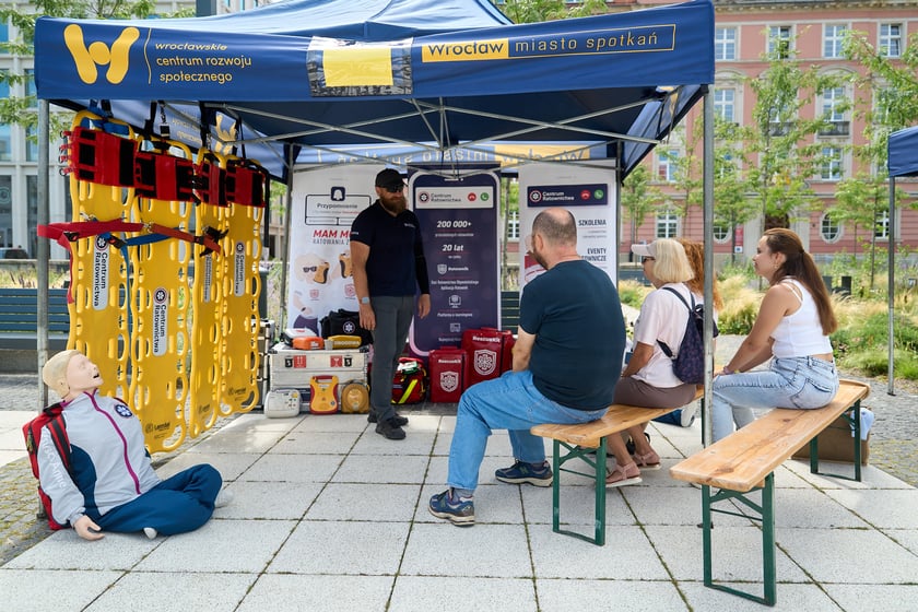 Inscenizowana akcja ratunkowa w ramach Wrocławskiej Akademii Pierwszej Pomocy