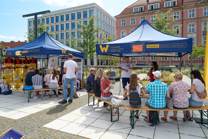 Inscenizowana akcja ratunkowa w ramach Wrocławskiej Akademii Pierwszej Pomocy