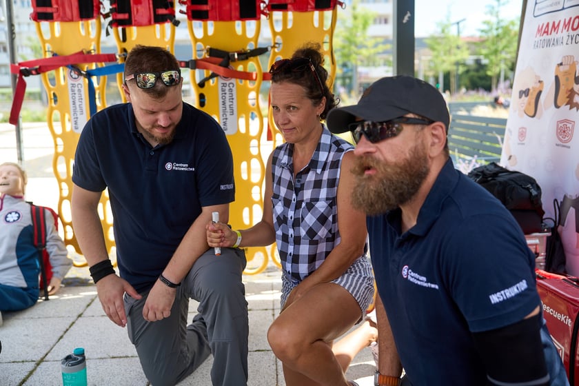 Inscenizowana akcja ratunkowa w ramach Wrocławskiej Akademii Pierwszej Pomocy
