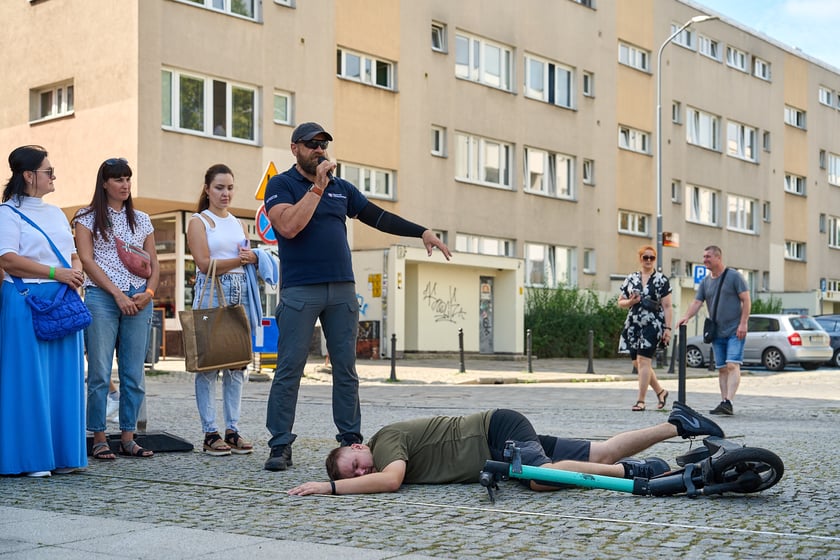 Inscenizowana akcja ratunkowa w ramach Wrocławskiej Akademii Pierwszej Pomocy