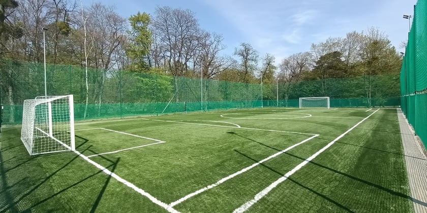 Boisko w Specjalnym Zespole Szkolno-Wychowawczym przy ul. Parkowej