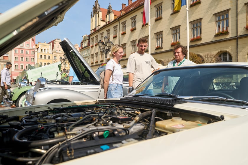 Samochody na MotoClassic 2024 r.