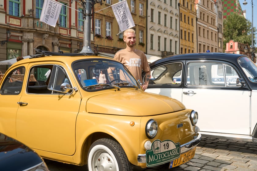 Samochody na MotoClassic 2024 r.