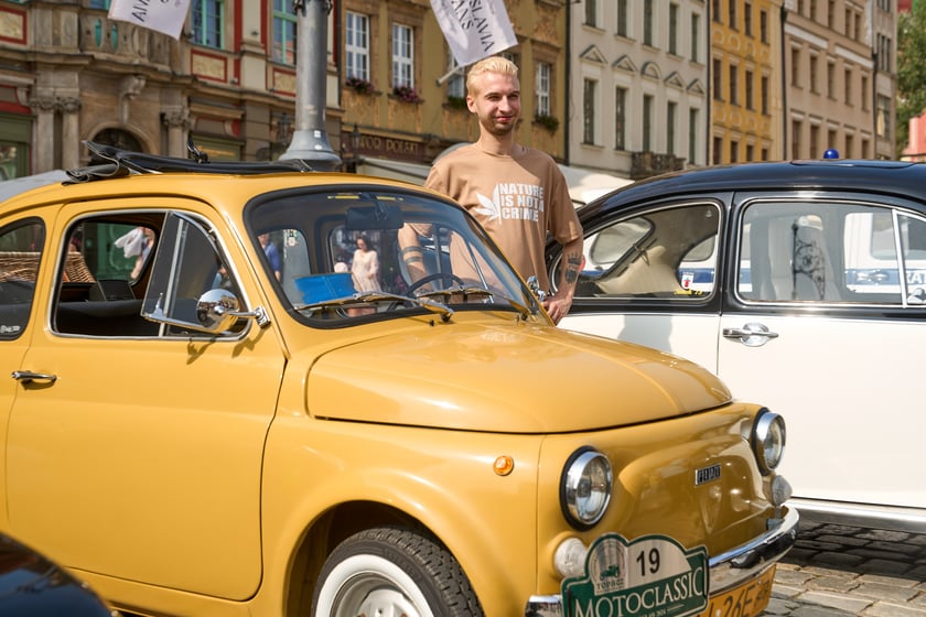 Samochody na MotoClassic 2024 r.