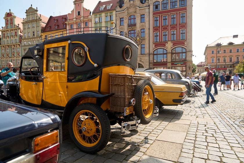 Samochody na MotoClassic 2024 r.