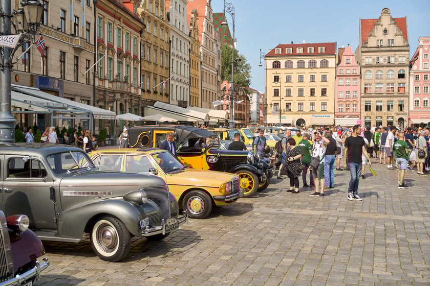 Samochody na MotoClassic 2024 r.