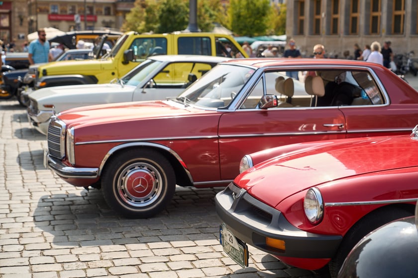 Samochody na MotoClassic 2024 r.