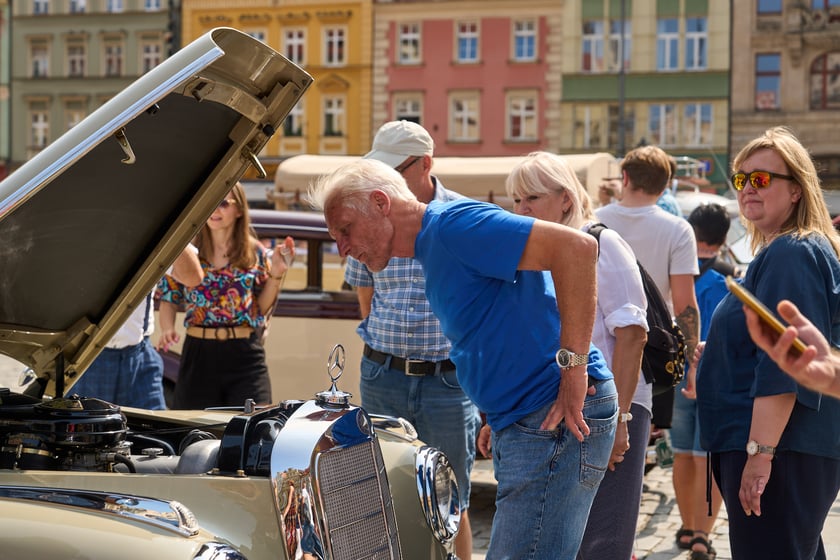 Samochody na MotoClassic 2024 r.