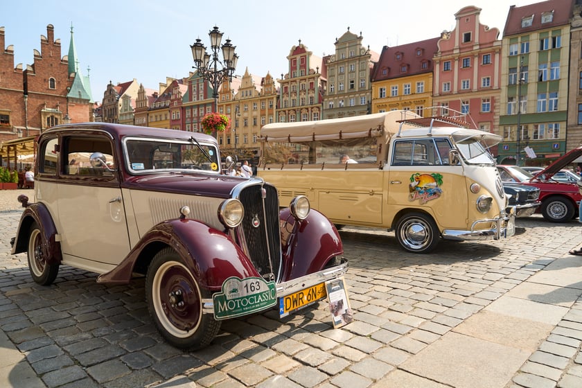 Samochody na MotoClassic 2024 r.