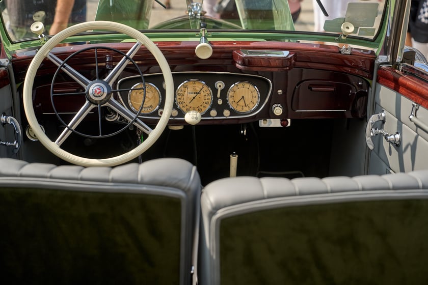 Samochody na MotoClassic 2024 r.