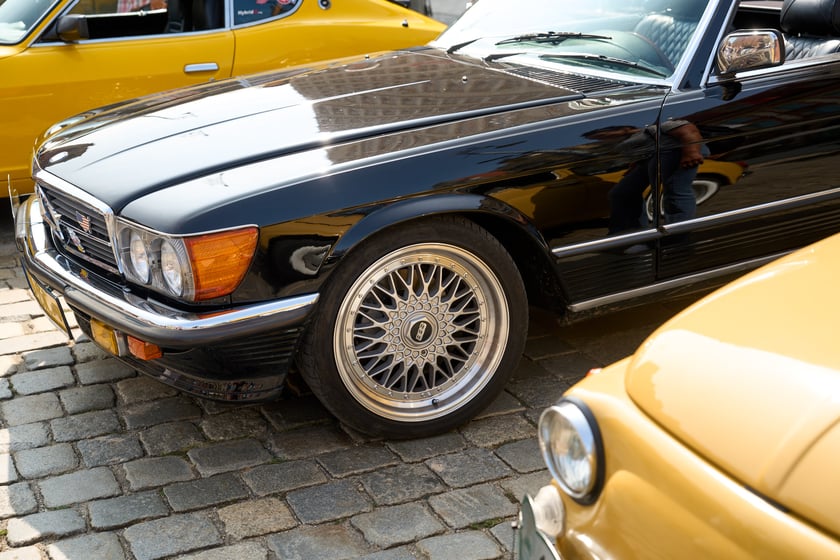 Samochody na MotoClassic 2024 r.