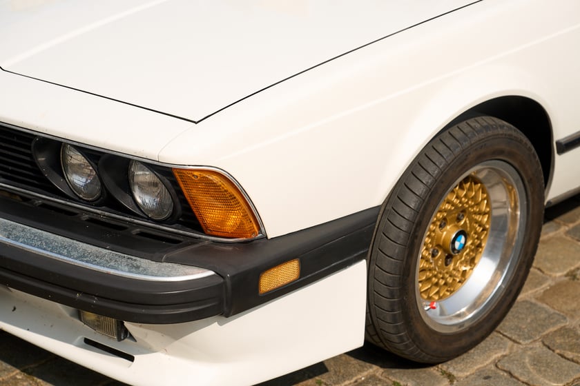 Samochody na MotoClassic 2024 r.