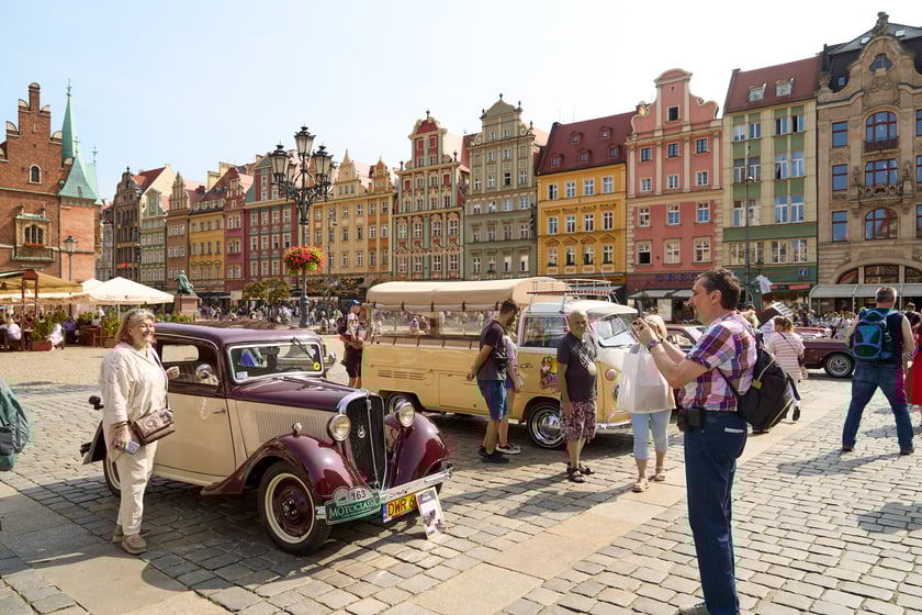 Samochody na MotoClassic 2024 r.