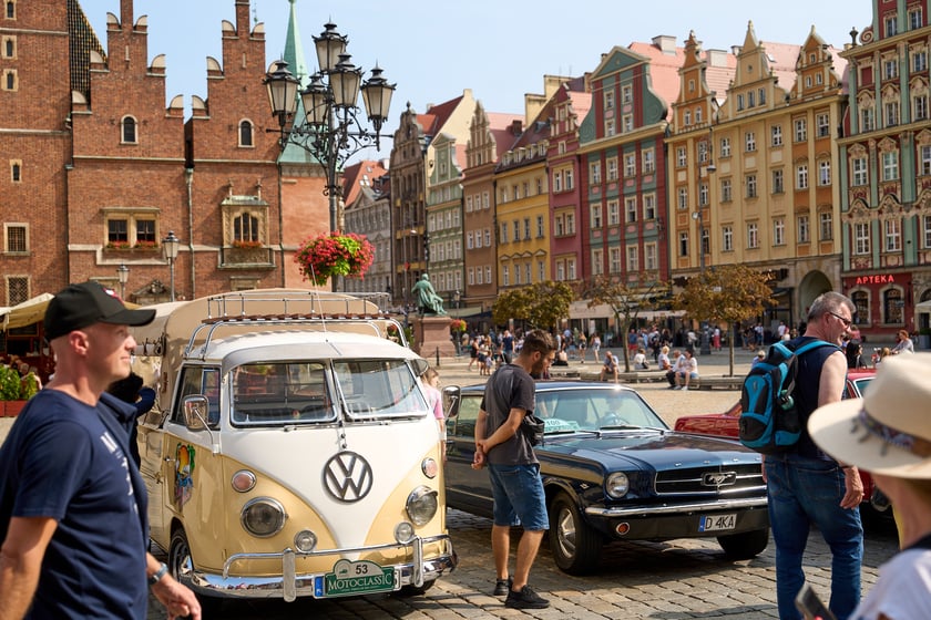 Samochody na MotoClassic 2024 r.