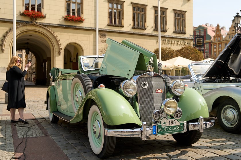 Samochody na MotoClassic 2024 r.