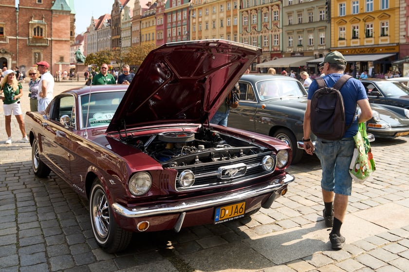 Samochody na MotoClassic 2024 r.
