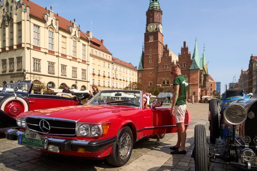 Samochody na MotoClassic 2024 r.