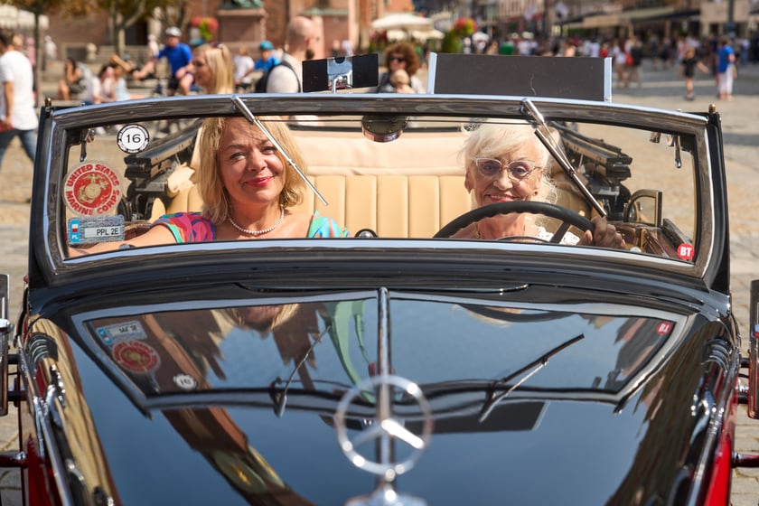 Samochody na MotoClassic 2024 r.